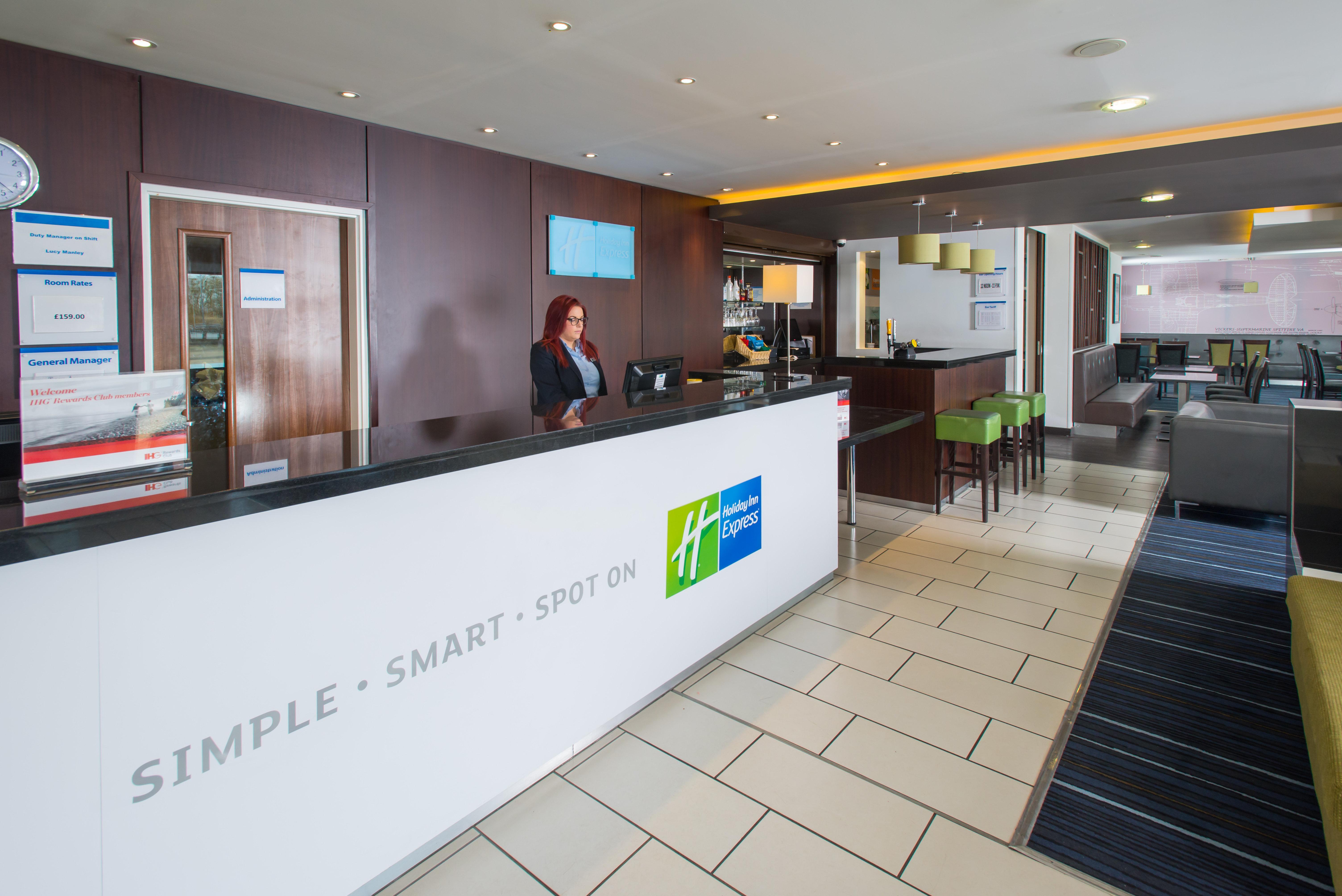 Holiday Inn Express Cambridge Duxford M11 Jct 10 By Ihg Eksteriør billede