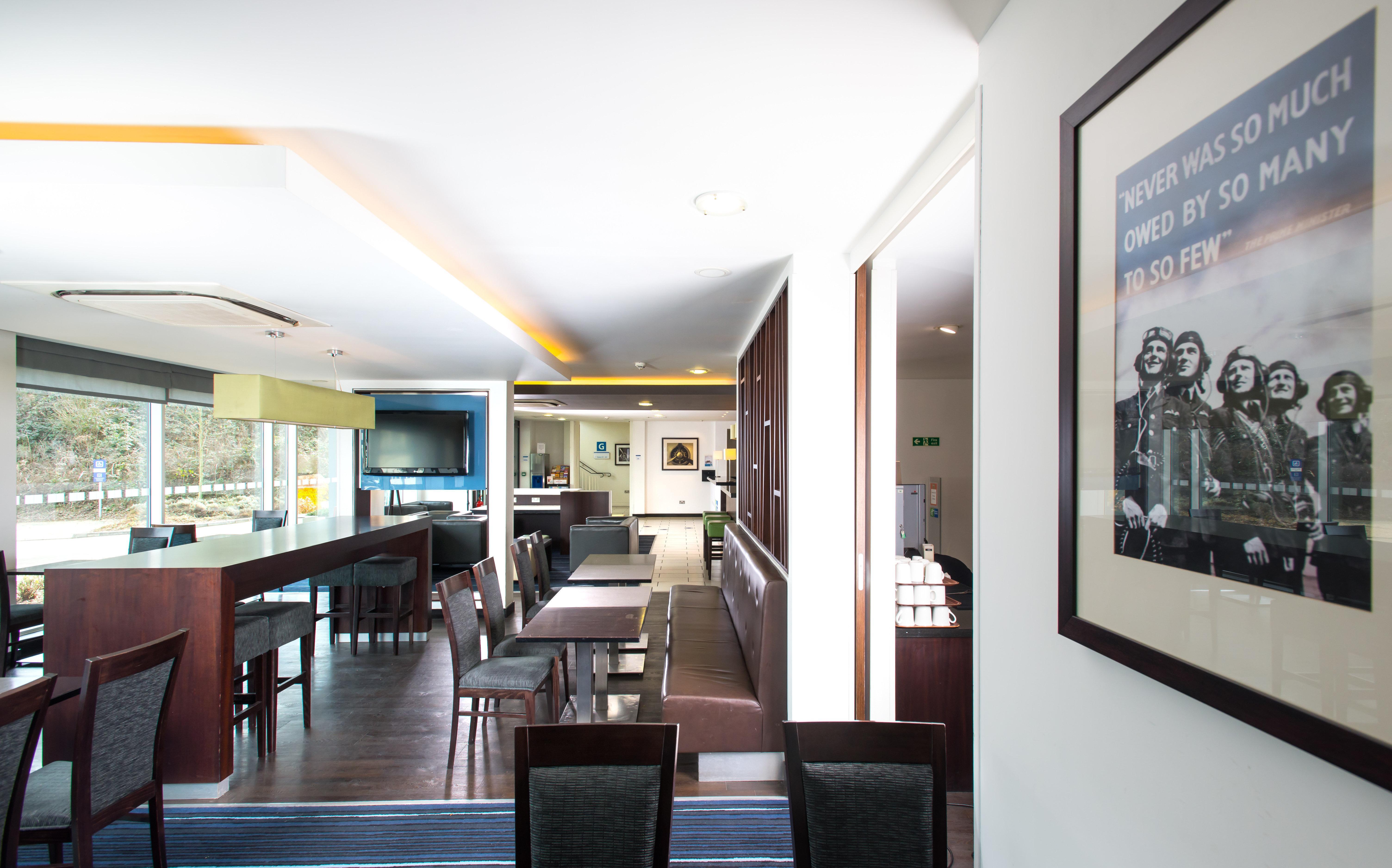 Holiday Inn Express Cambridge Duxford M11 Jct 10 By Ihg Eksteriør billede