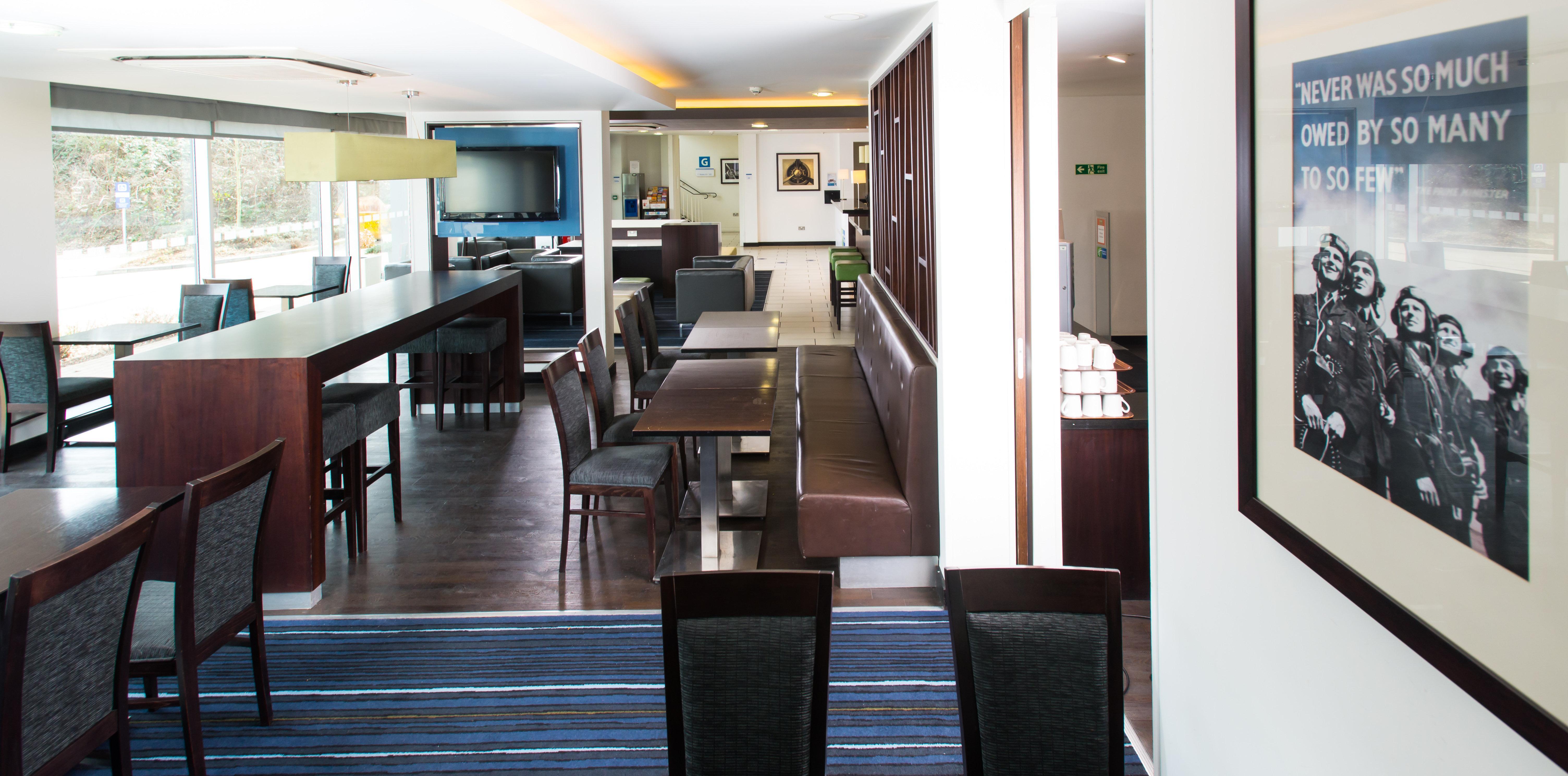 Holiday Inn Express Cambridge Duxford M11 Jct 10 By Ihg Eksteriør billede