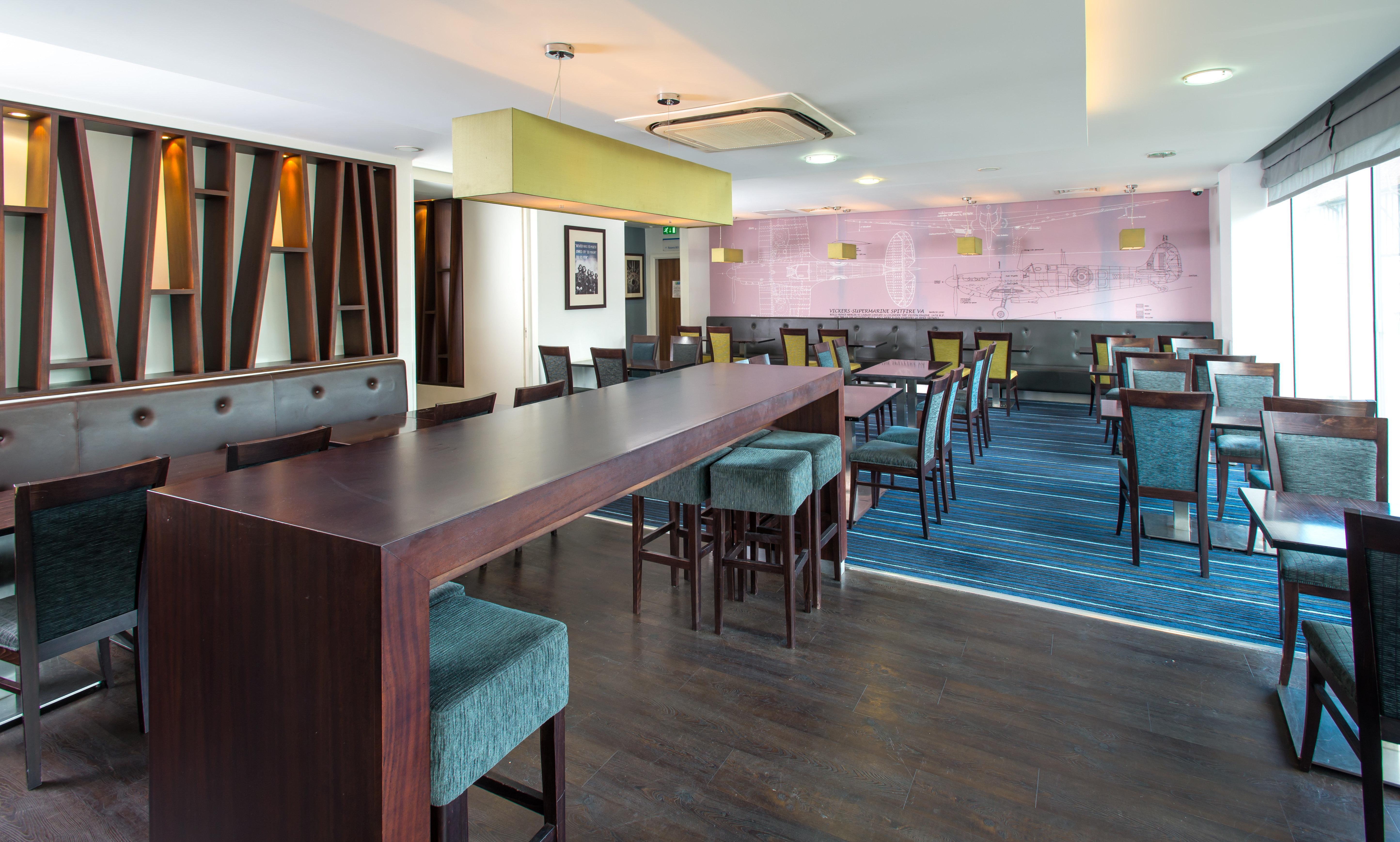 Holiday Inn Express Cambridge Duxford M11 Jct 10 By Ihg Eksteriør billede