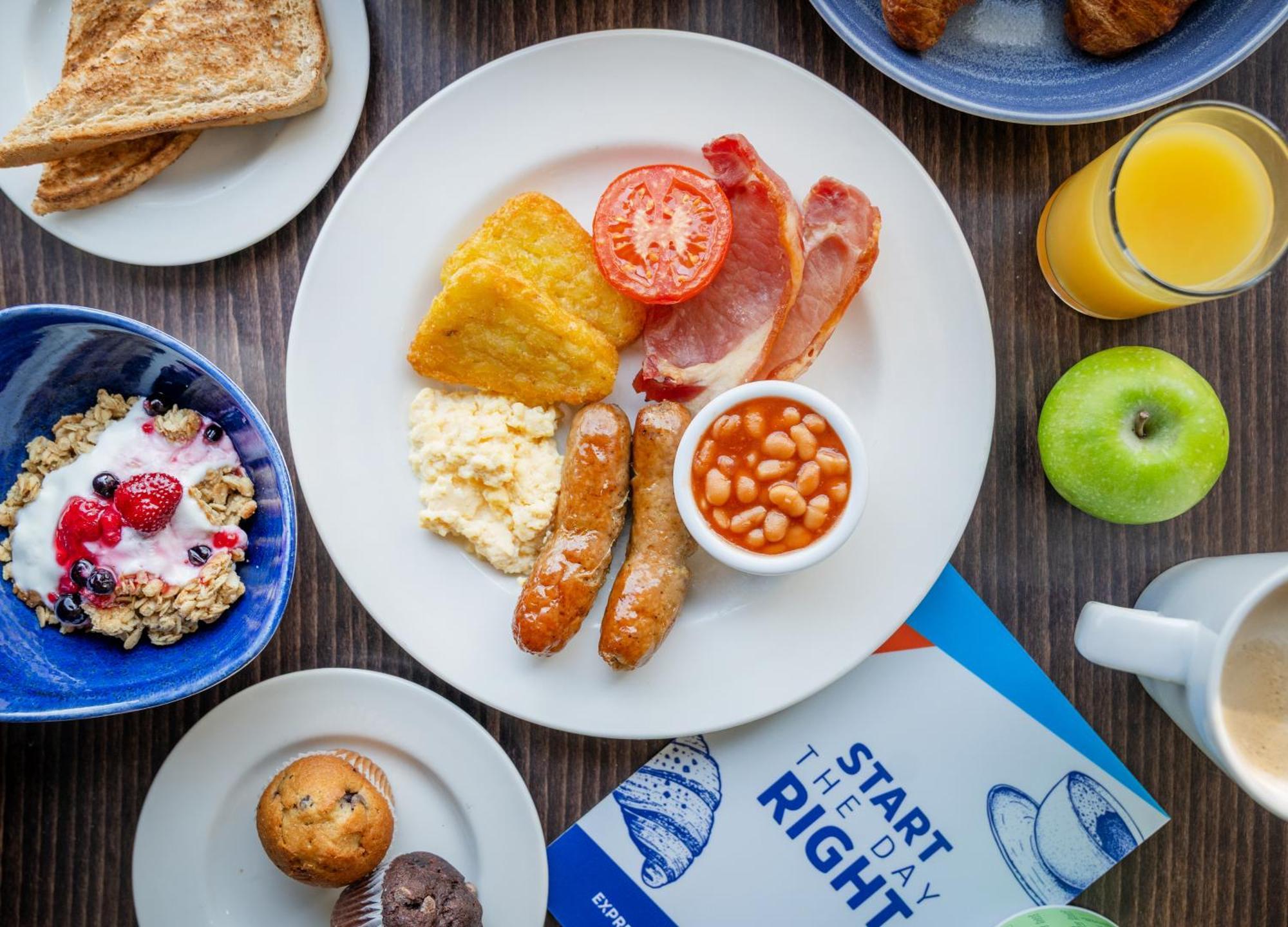 Holiday Inn Express Cambridge Duxford M11 Jct 10 By Ihg Eksteriør billede