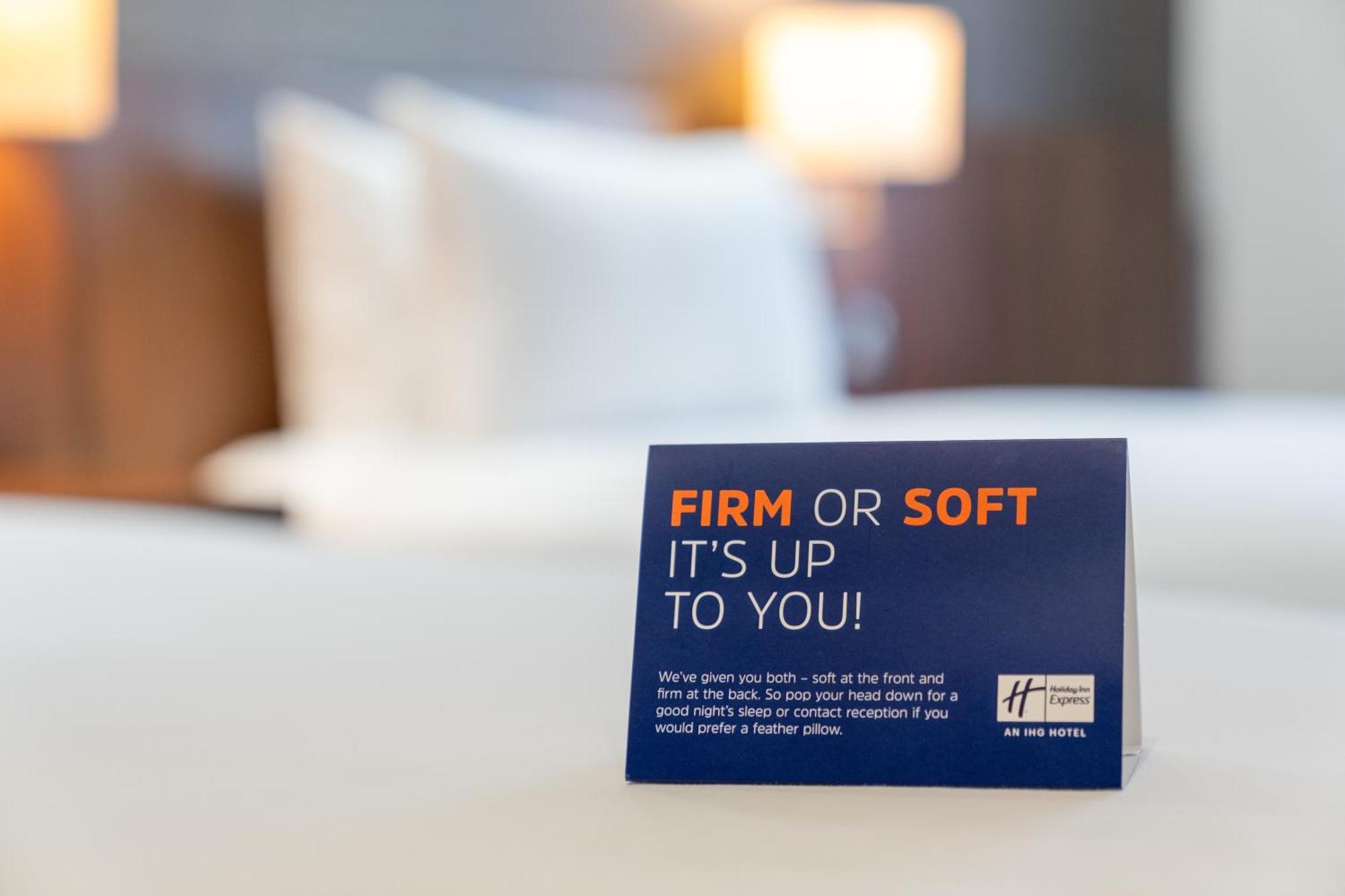 Holiday Inn Express Cambridge Duxford M11 Jct 10 By Ihg Eksteriør billede