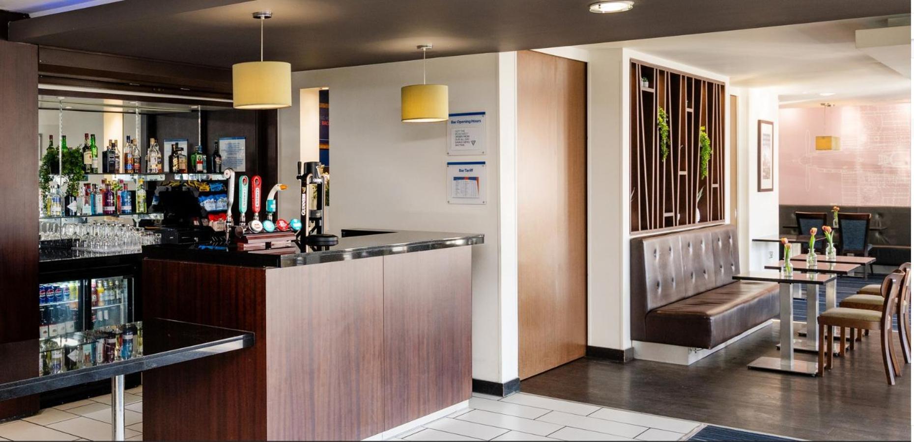 Holiday Inn Express Cambridge Duxford M11 Jct 10 By Ihg Eksteriør billede