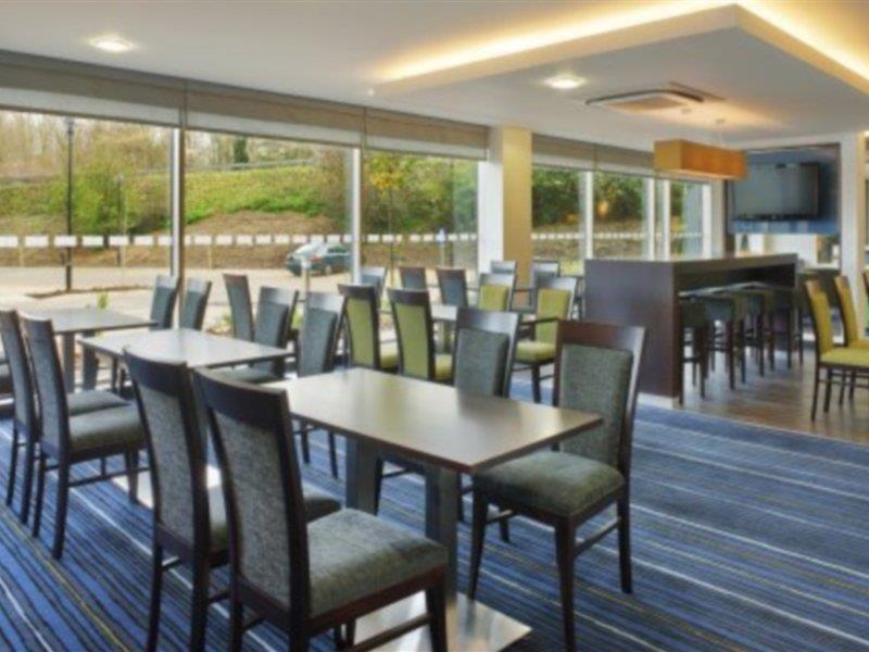 Holiday Inn Express Cambridge Duxford M11 Jct 10 By Ihg Eksteriør billede