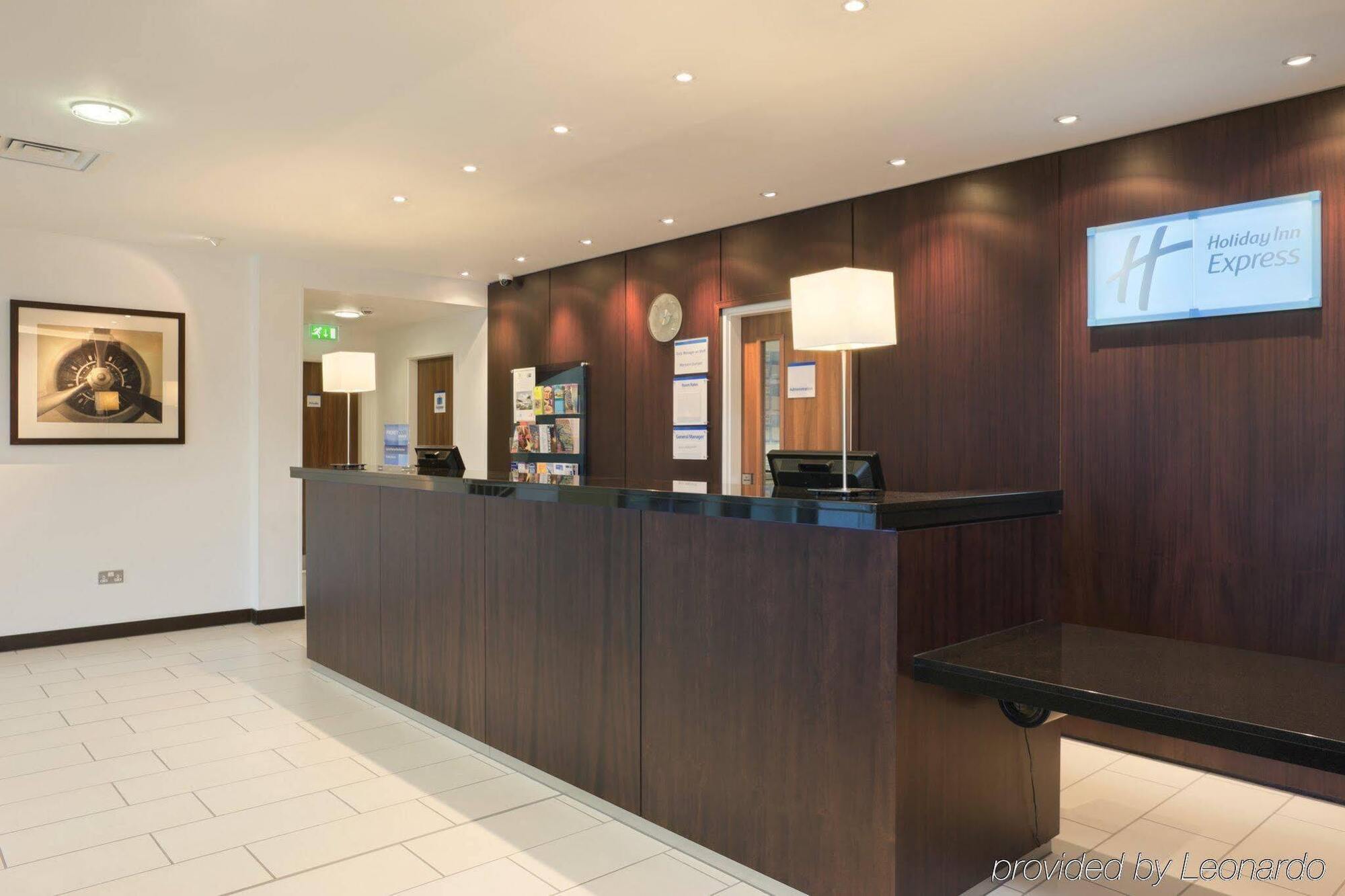 Holiday Inn Express Cambridge Duxford M11 Jct 10 By Ihg Eksteriør billede